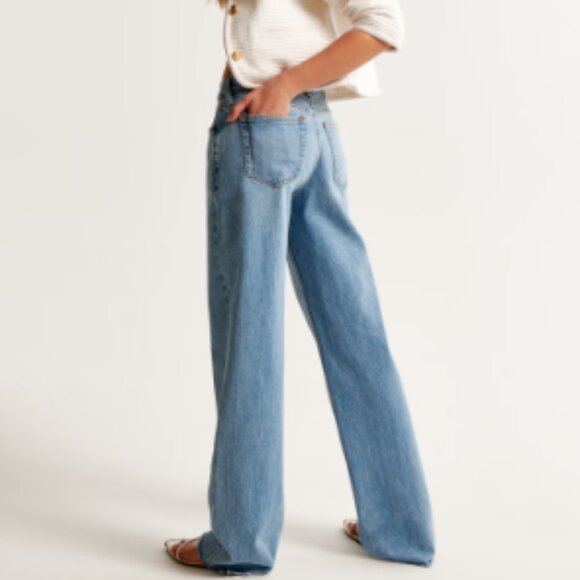 Abercrombie NWT The Baggy Low Rise Jean - Picture 1 of 9